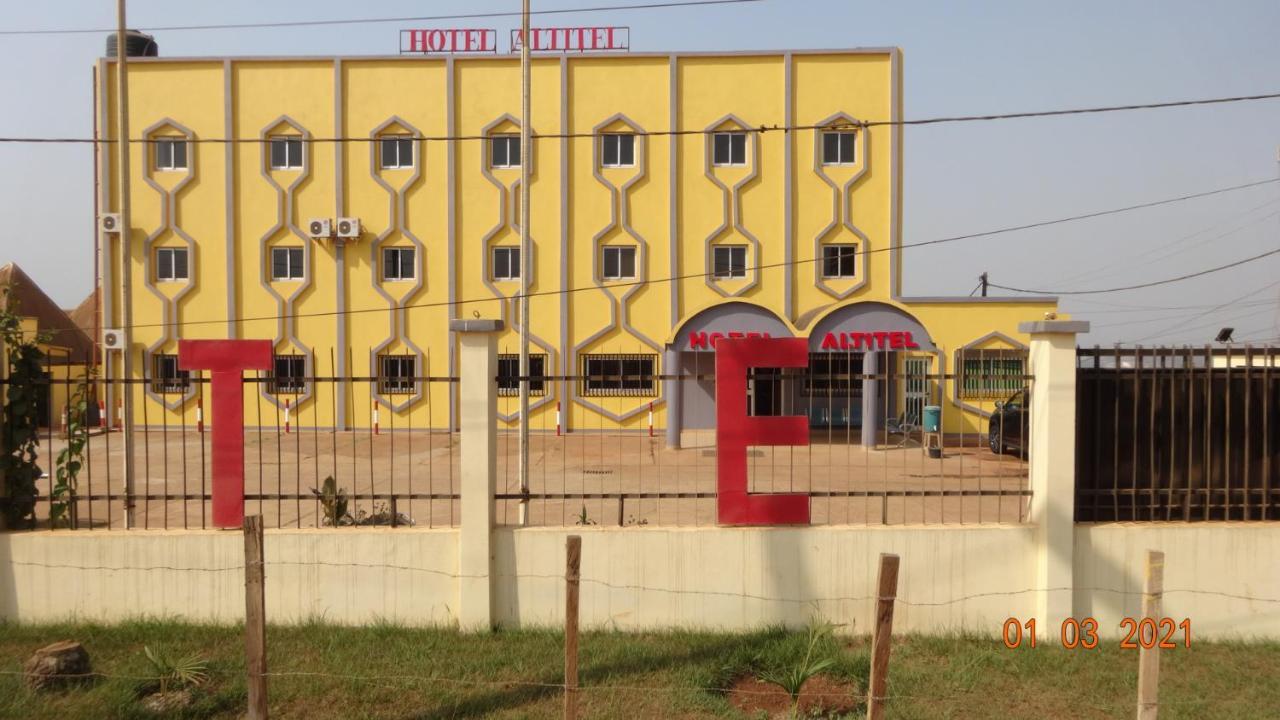Hôtel Altitel Bafoussam Esterno foto