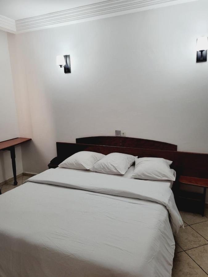 Hôtel Altitel Bafoussam Esterno foto