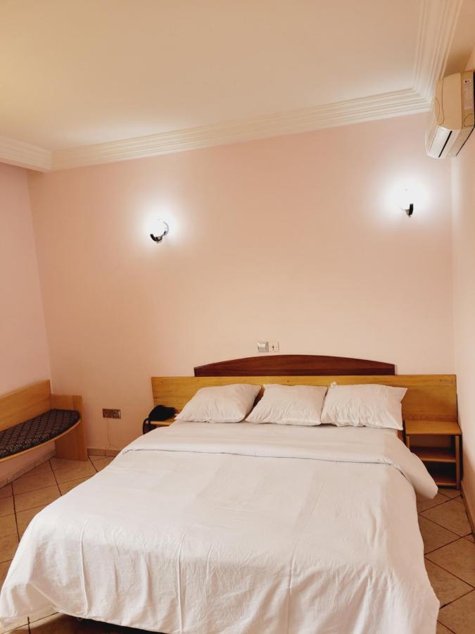 Hôtel Altitel Bafoussam Esterno foto