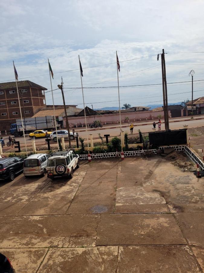 Hôtel Altitel Bafoussam Esterno foto