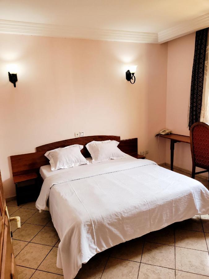 Hôtel Altitel Bafoussam Esterno foto