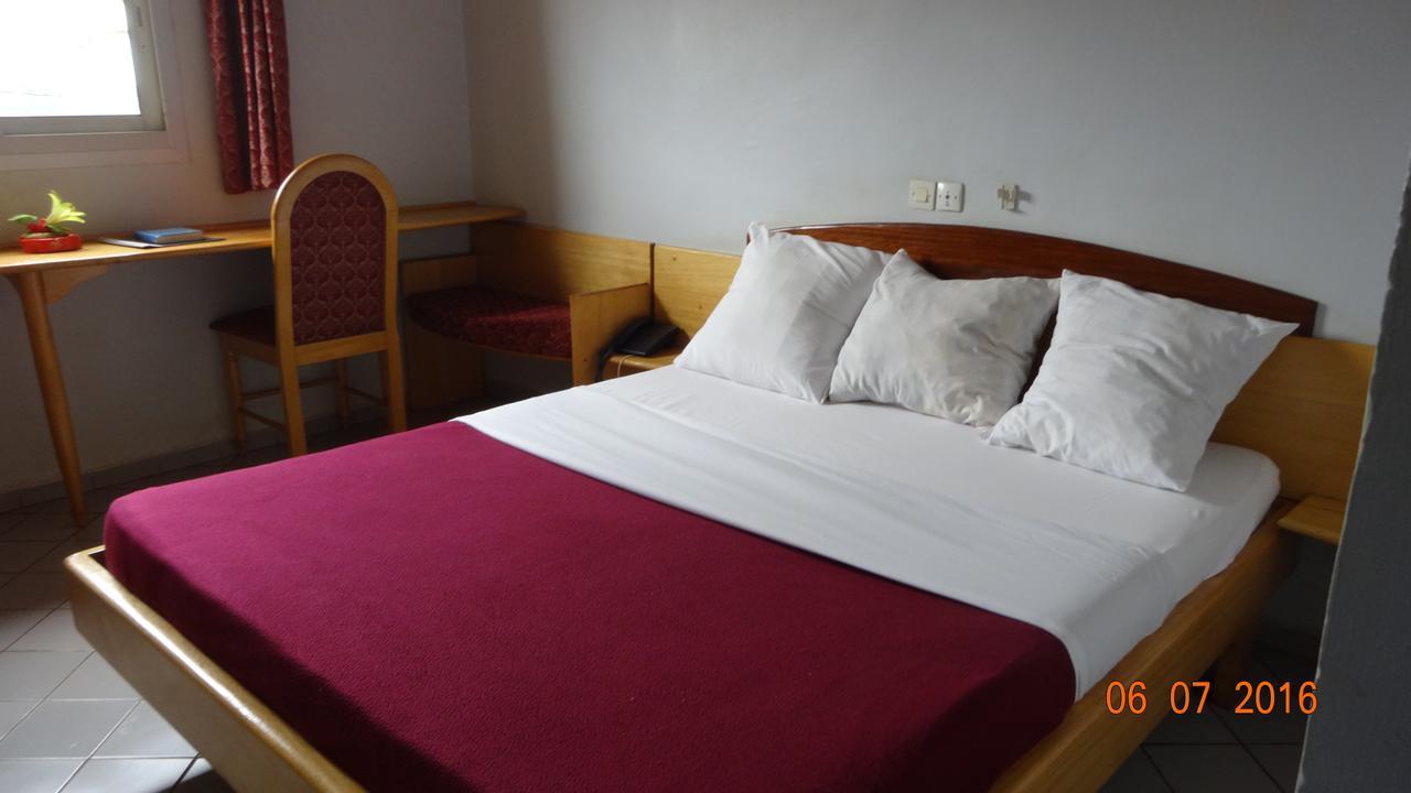 Hôtel Altitel Bafoussam Esterno foto
