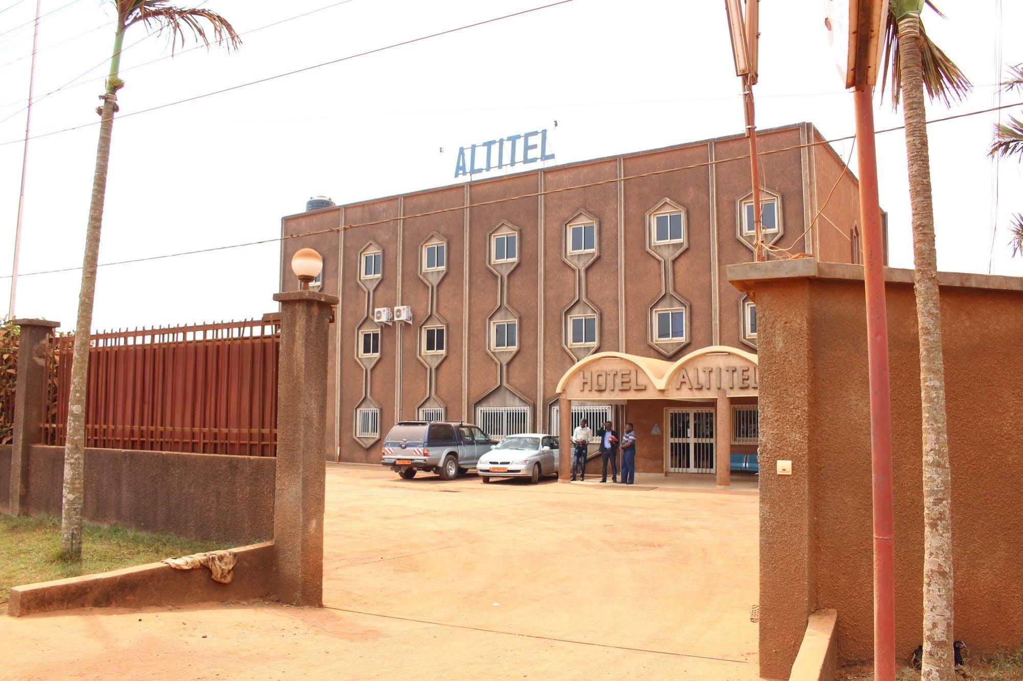 Hôtel Altitel Bafoussam Esterno foto