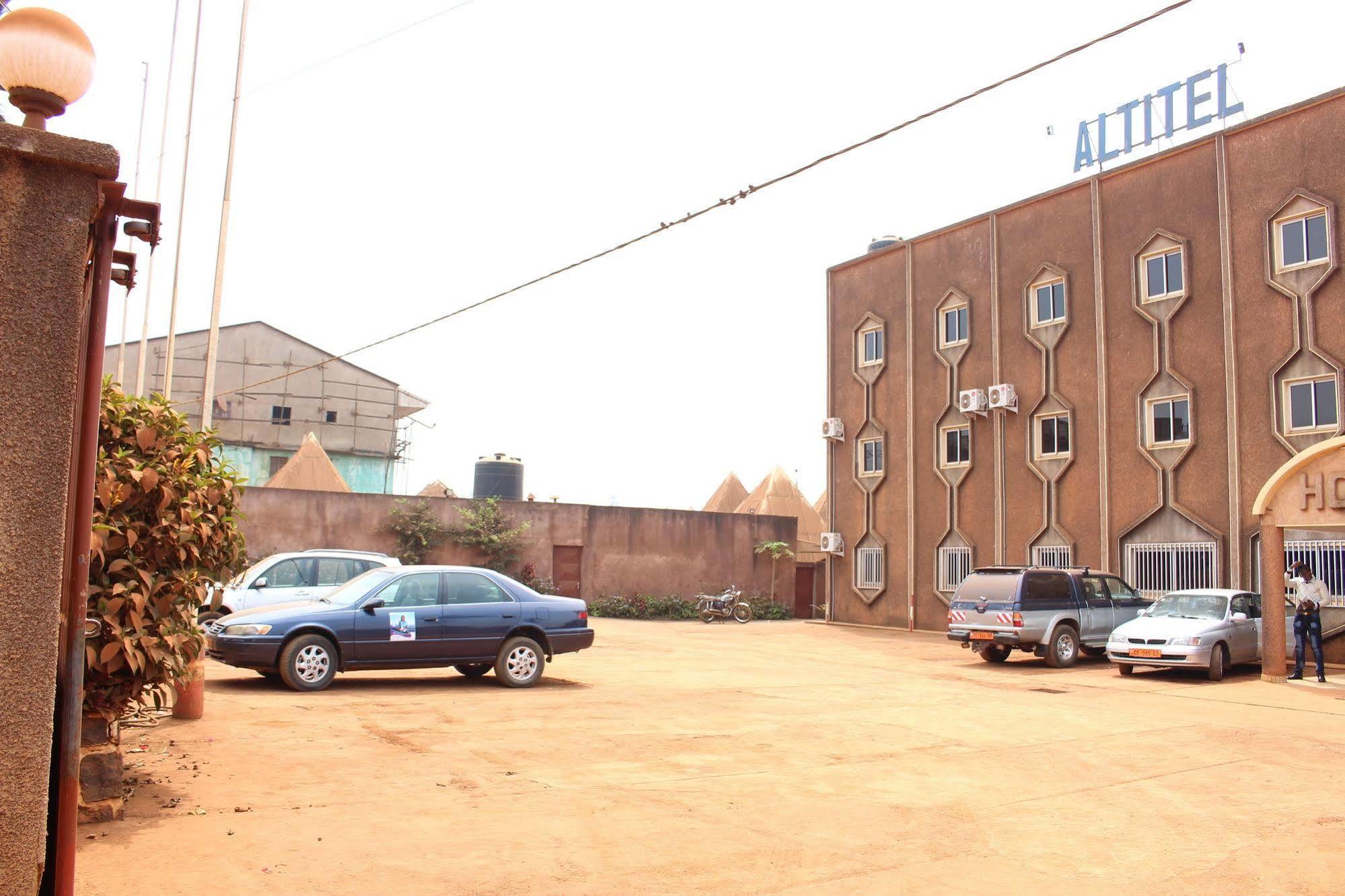 Hôtel Altitel Bafoussam Esterno foto
